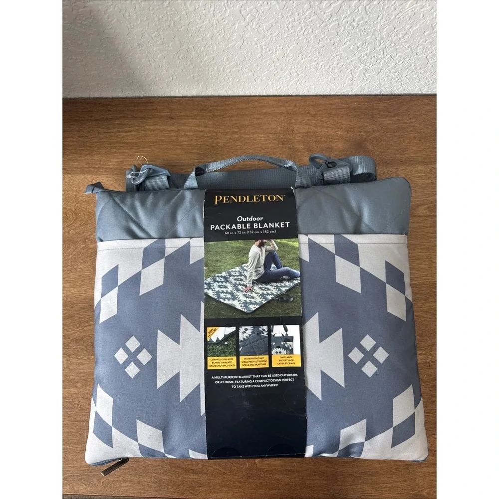 New Pendleton Outdoor Packable Blanket 60